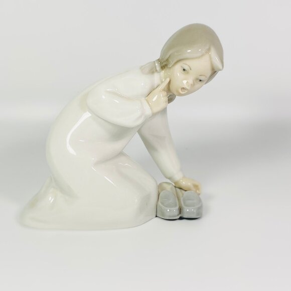 Retired VTG Lladro’ Little Girl With Slippers Porcelain Figurine Made 1977 -1984 - Picture 1 of 7